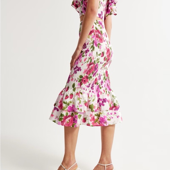 Brand new with tags Abercrombie high waisted smocked floral skirt XS - Picture 2 of 3